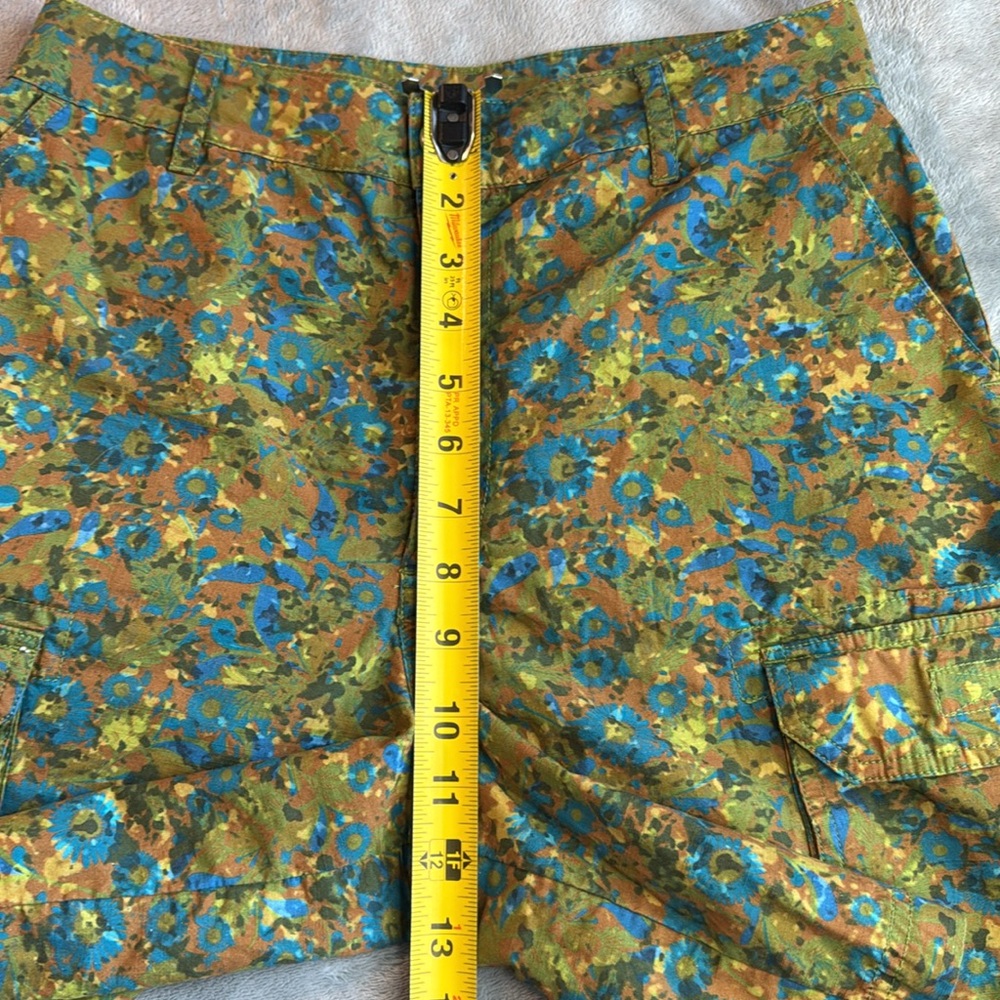 NWOT Lucy & Yak Avery Cotton Cargo Shorts Green Floral Size W26 - Picture 14 of 15